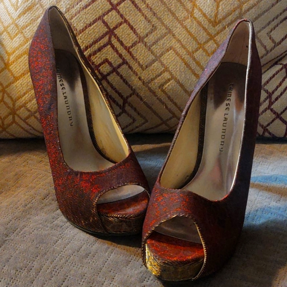Chinese Laundry Giraffe Pumps